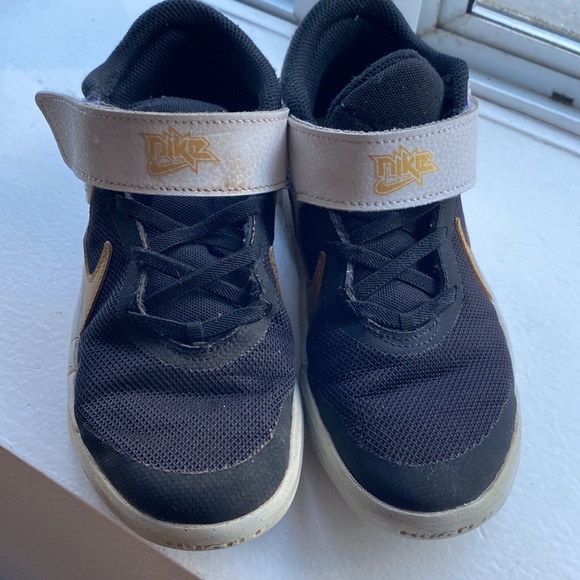 Nike size 2youth - Picture 2 of 8